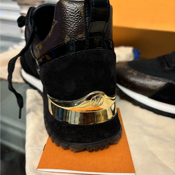 LOUIS VUITTON RUN AWAY SNEAKERS excellent condition . Size 38 1/2 - Picture 3 of 13